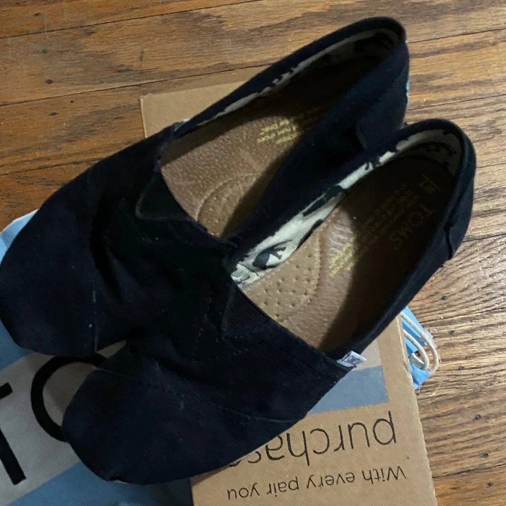 Toms stylish black